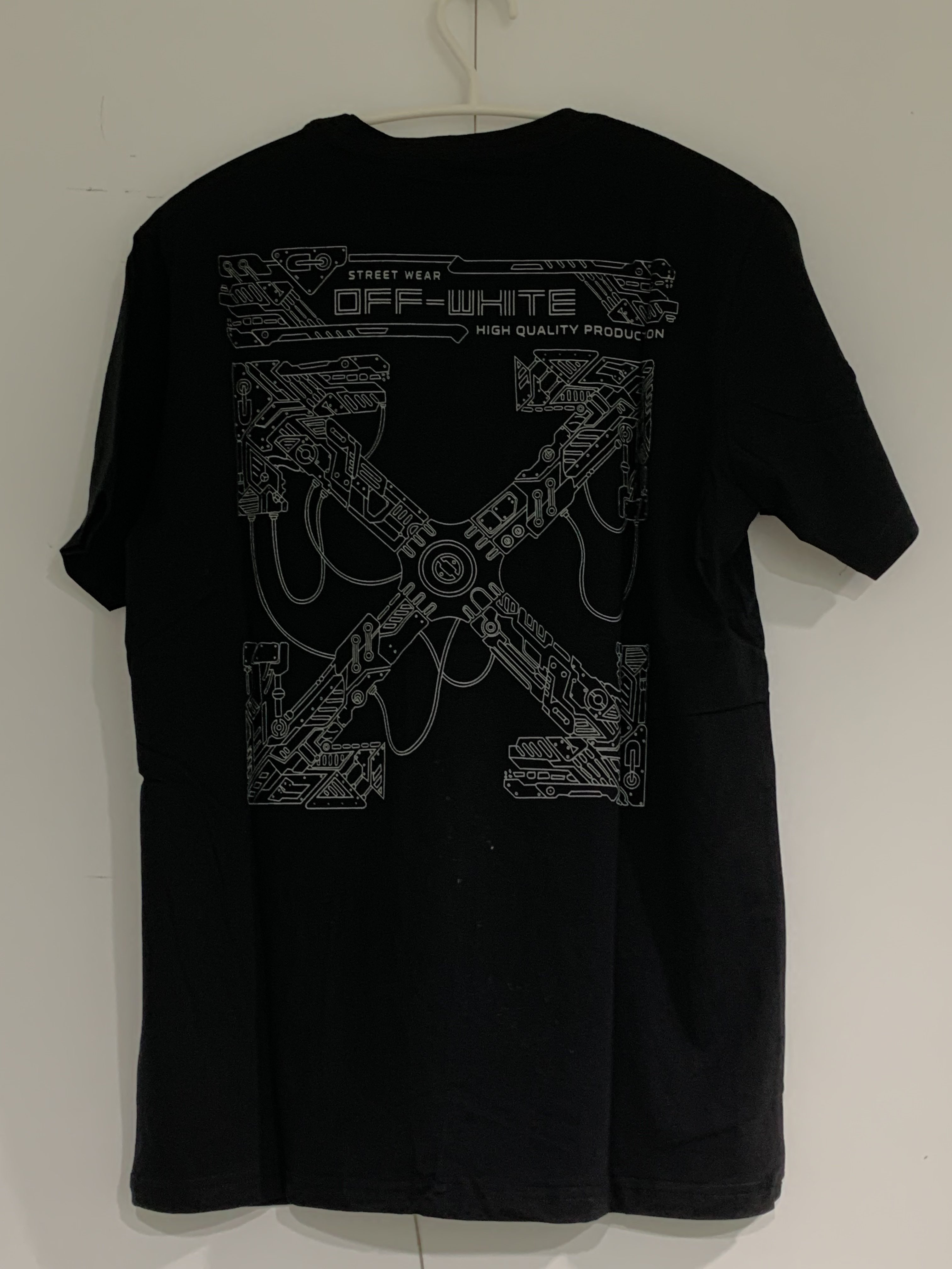 Off White T shirt L size