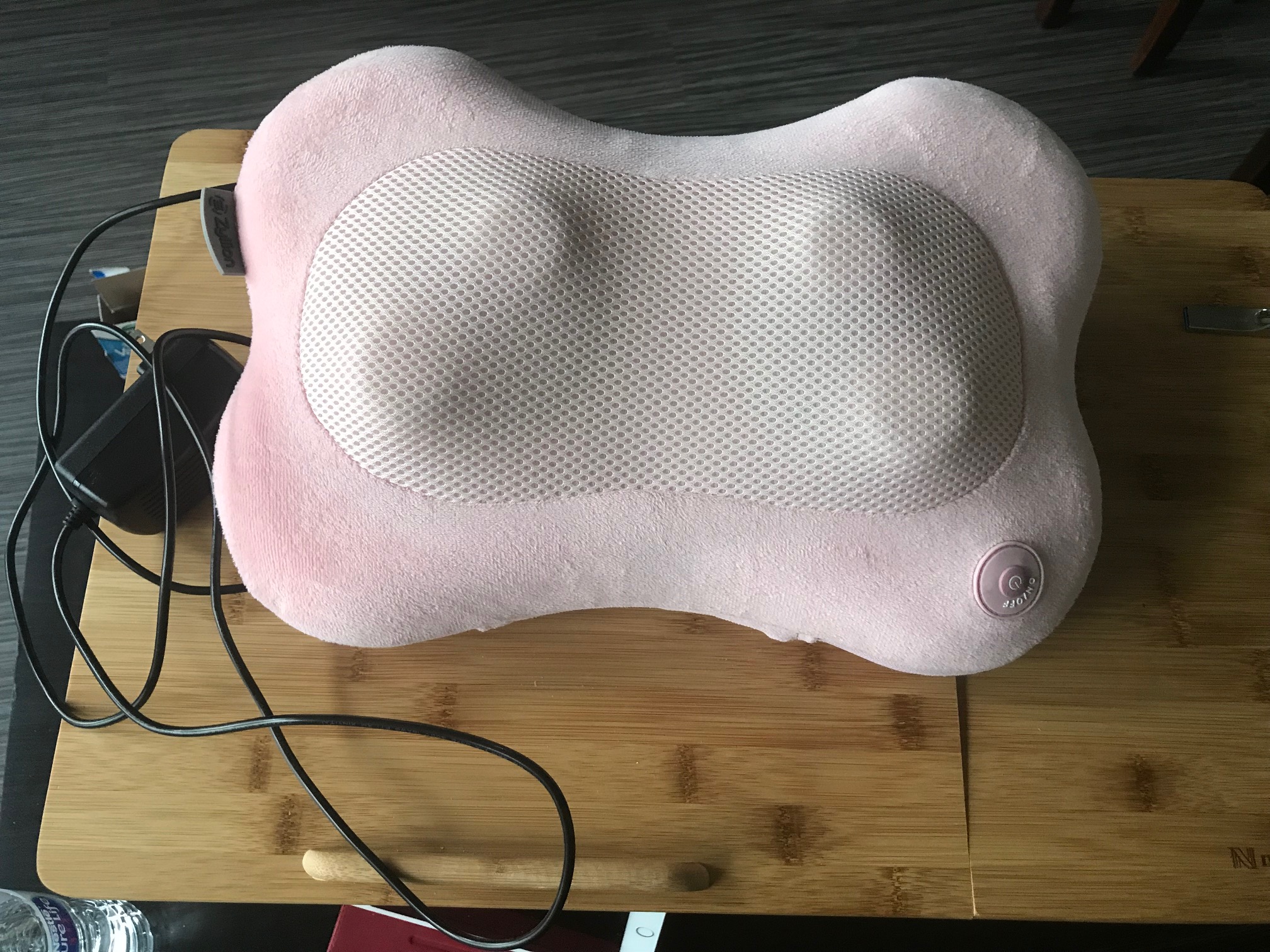 Electronic pillow massager
